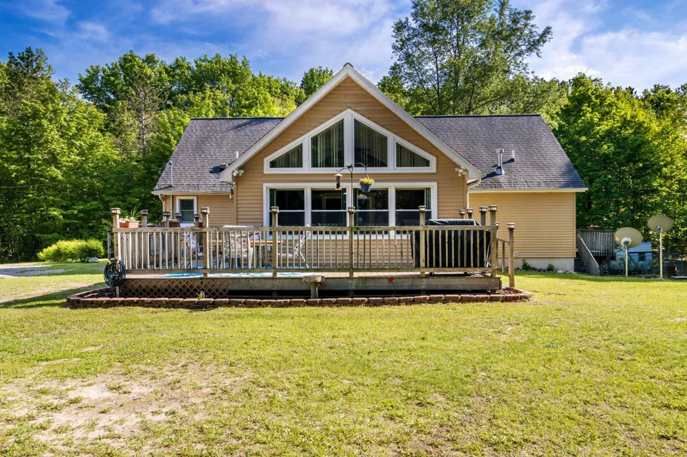 7488 Traverse Road Colfax Township, MI 49683
