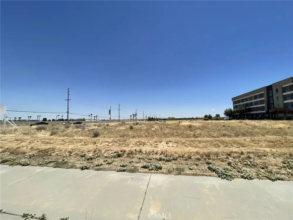 COR 5TH ST W AVE Q Palmdale, CA 93551
