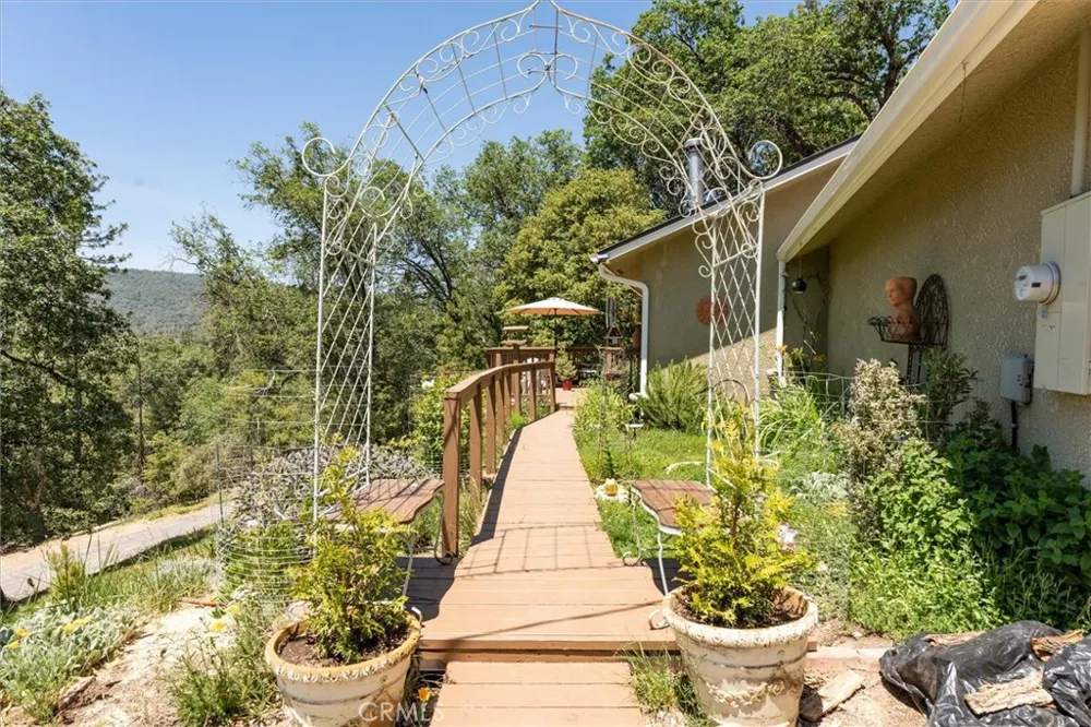 43263 E Sugar Pine Dr Oakhurst, CA 93644