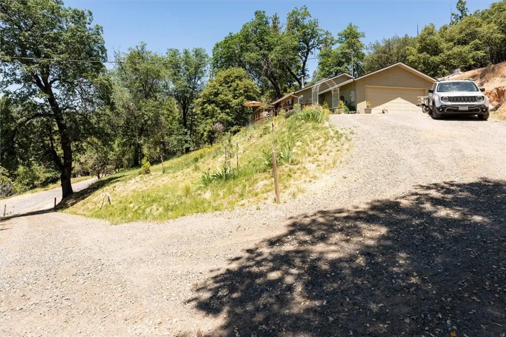 43263 E Sugar Pine Dr Oakhurst, CA 93644