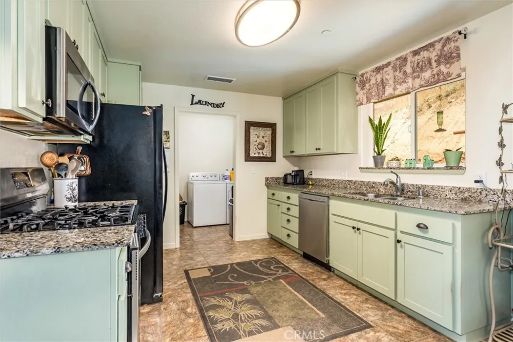 43263 E Sugar Pine Dr Oakhurst, CA 93644