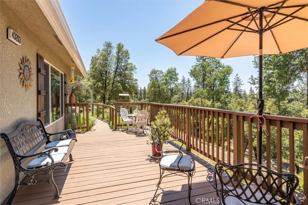 43263 E Sugar Pine Dr Oakhurst, CA 93644