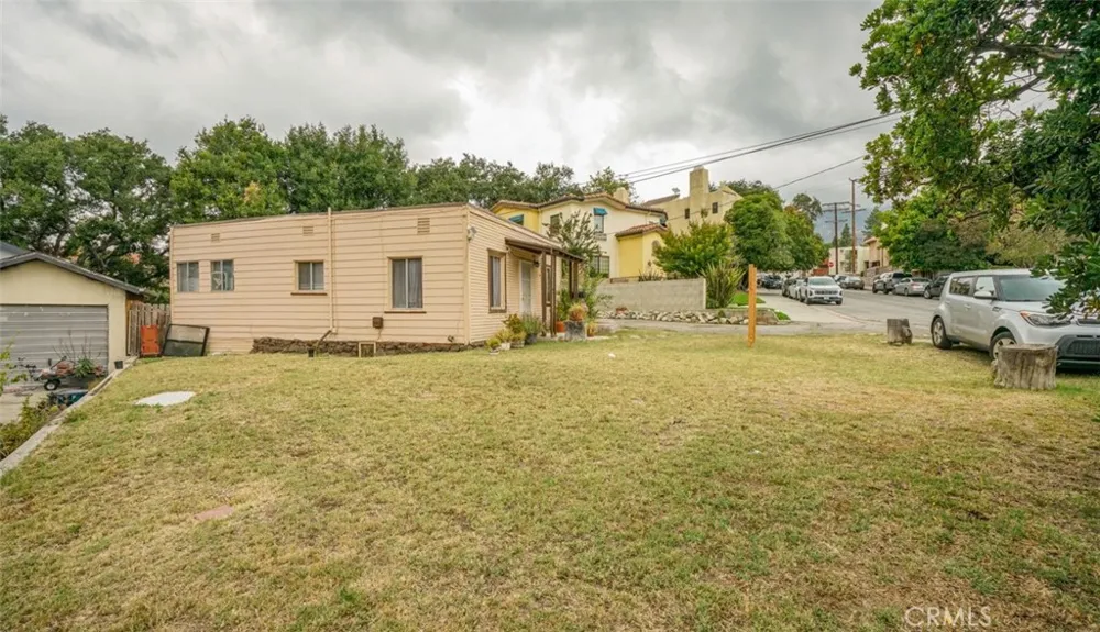 4033 Liberty Avenue La Crescenta, CA 91214