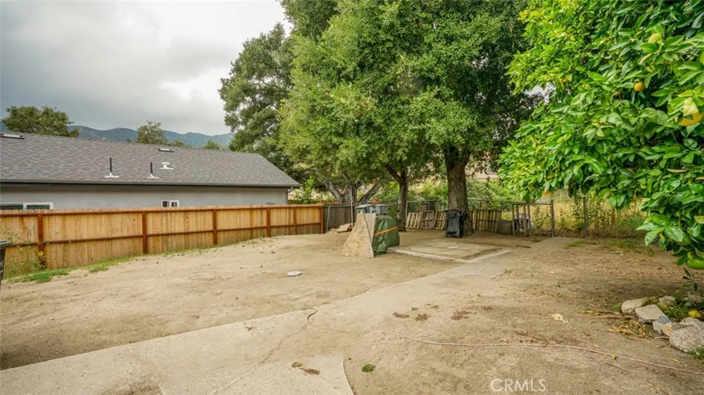 4033 Liberty Avenue La Crescenta, CA 91214