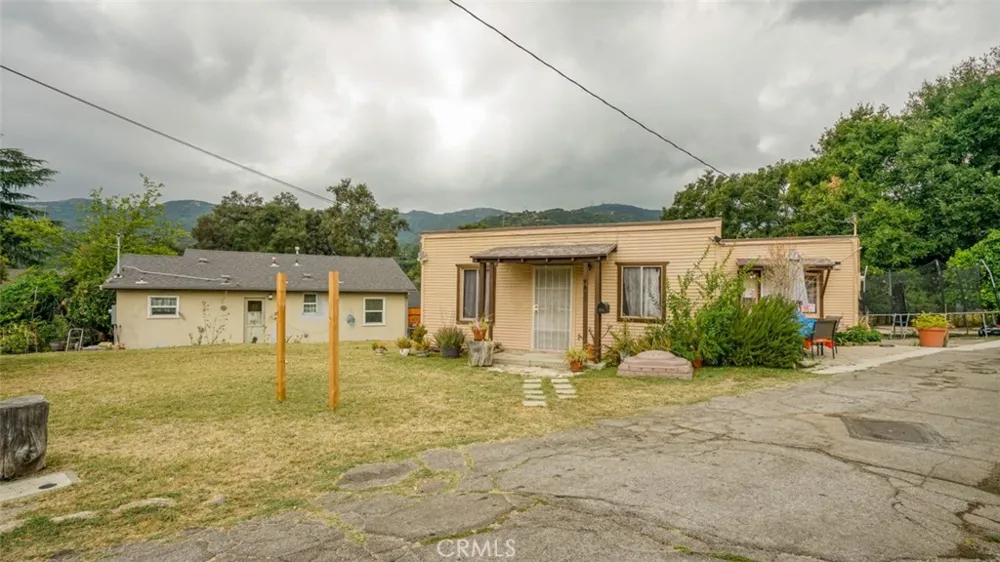 4033 Liberty Avenue La Crescenta, CA 91214