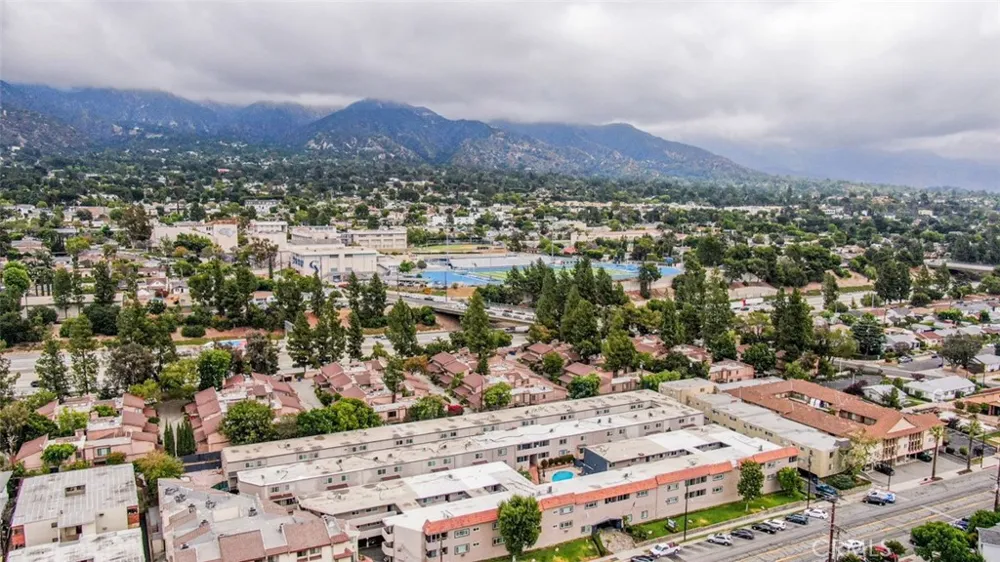 4033 Liberty Avenue La Crescenta, CA 91214
