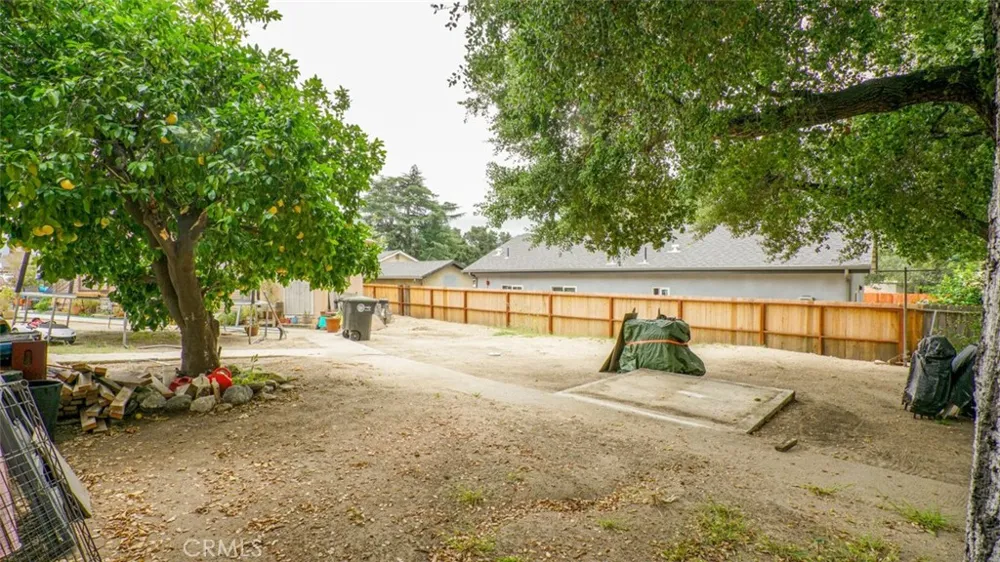 4033 Liberty Avenue La Crescenta, CA 91214