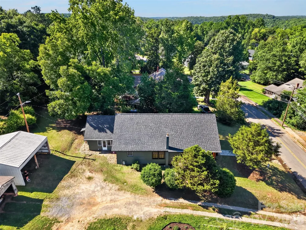 32 Pinecrest Avenue Great Falls, SC 29055