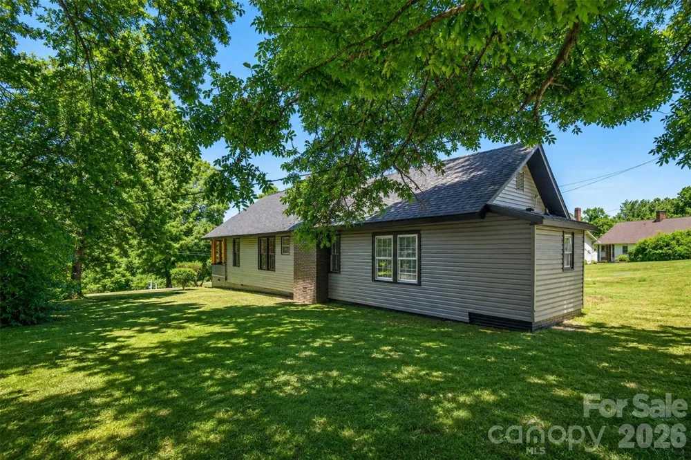 32 Pinecrest Avenue Great Falls, SC 29055