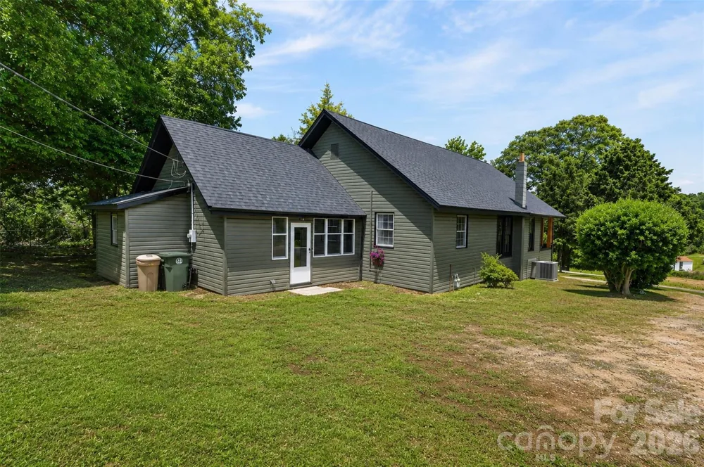 32 Pinecrest Avenue Great Falls, SC 29055