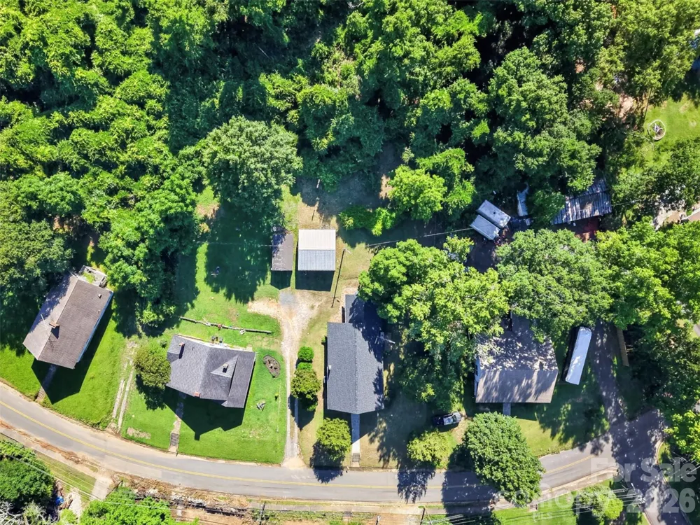 32 Pinecrest Avenue Great Falls, SC 29055
