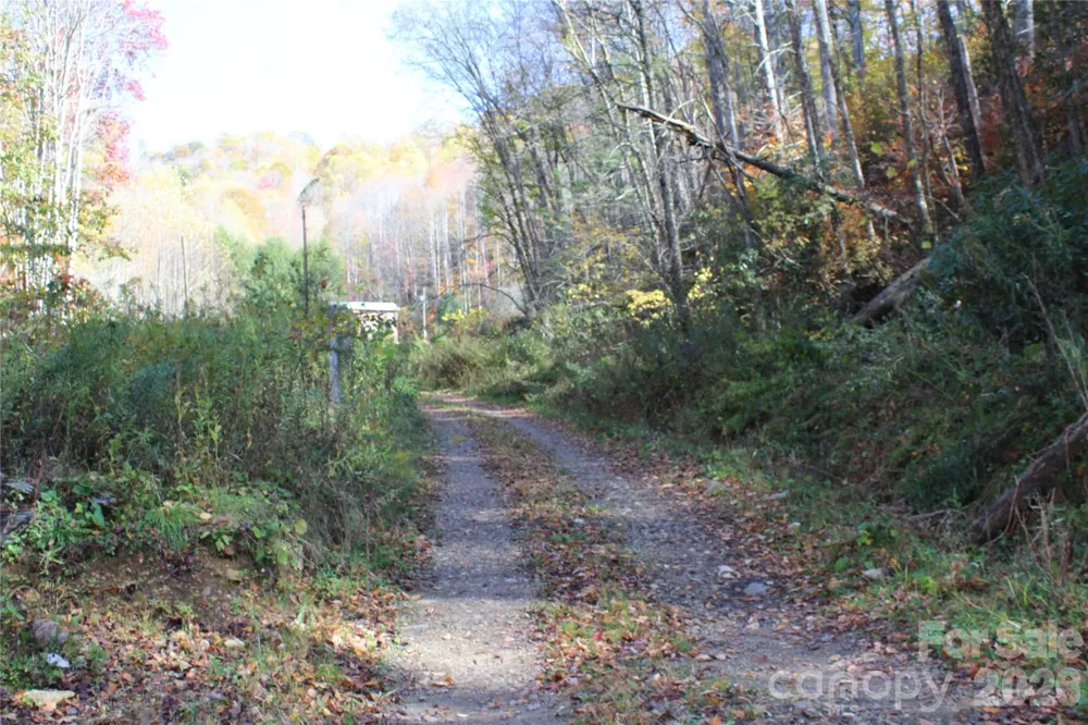 44 Toms Creek Road Bakersville, NC 28705