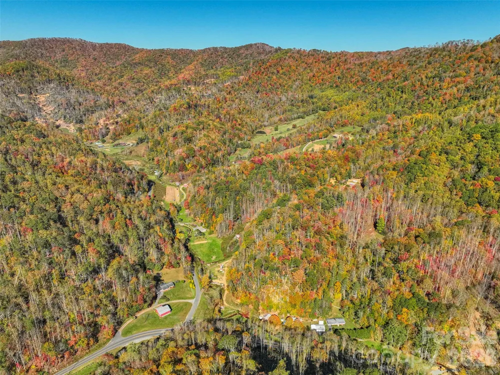44 Toms Creek Road Bakersville, NC 28705