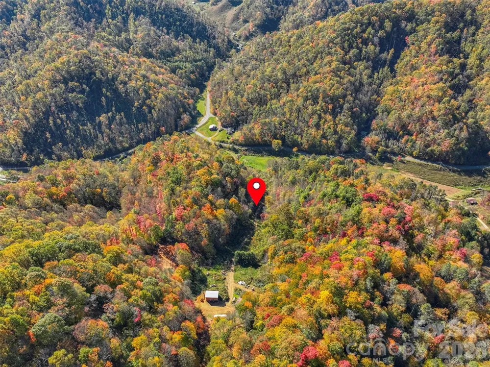 44 Toms Creek Road Bakersville, NC 28705