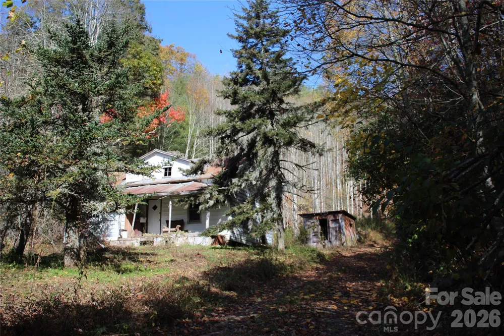 44 Toms Creek Road Bakersville, NC 28705