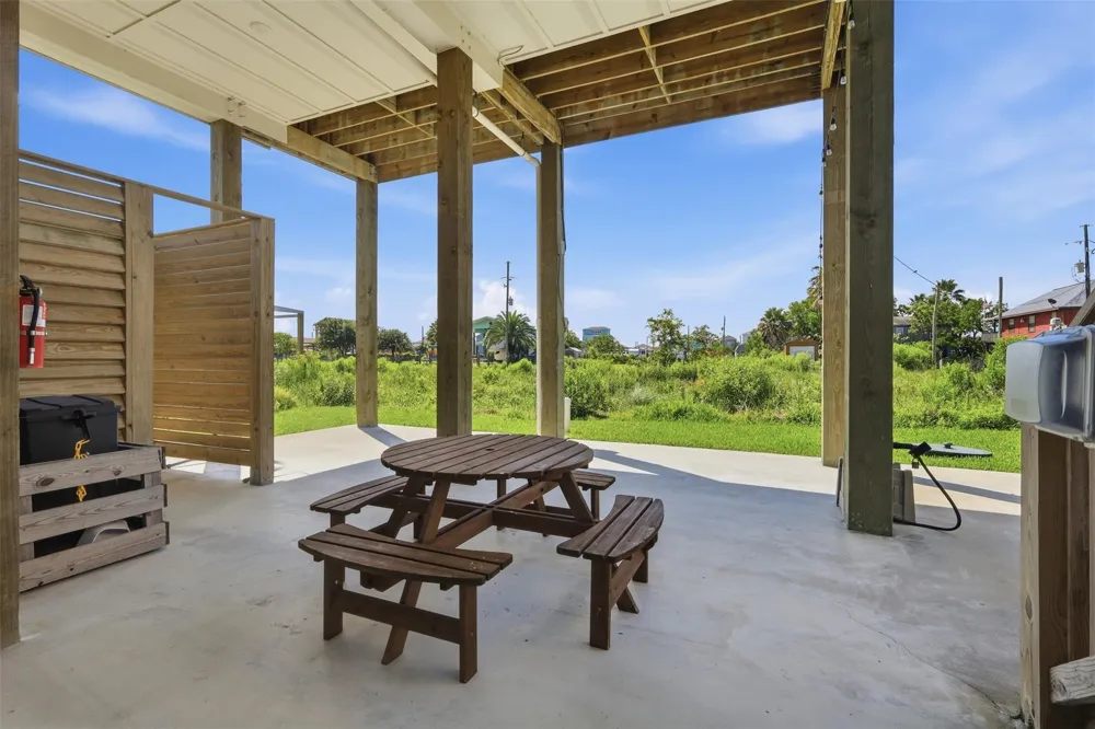124 Jewel Drive Bolivar Peninsula, TX 77650