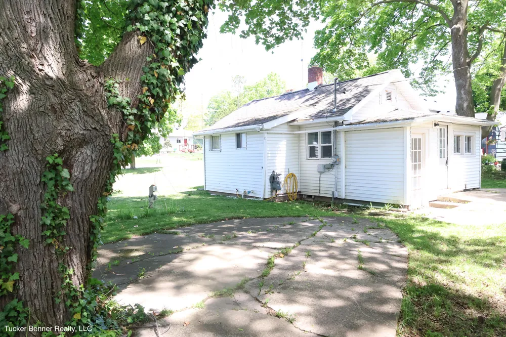 124 W Sheridan Street Fremont City, MI 49412