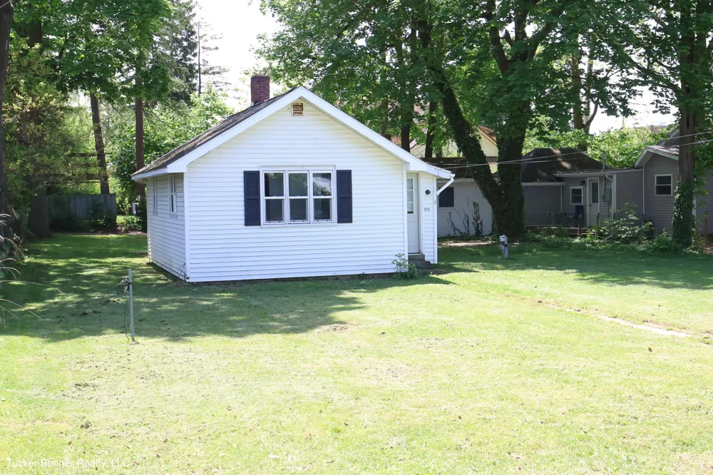 124 W Sheridan Street Fremont City, MI 49412