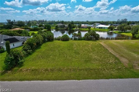 Waters Edge Circle