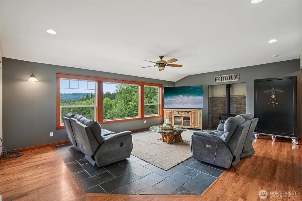 14900 NE Critter Hill Drive Amboy, WA 98601