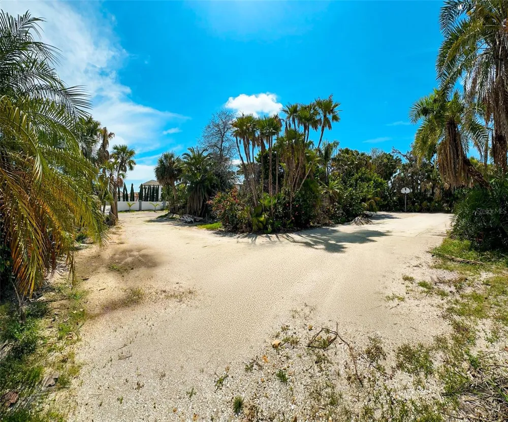 7825 SANDERLING ROAD Sarasota, FL 34242