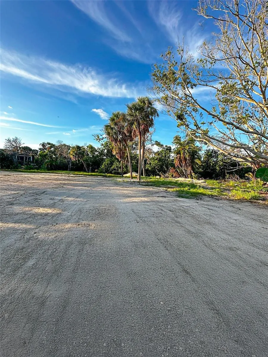 7825 SANDERLING ROAD Sarasota, FL 34242