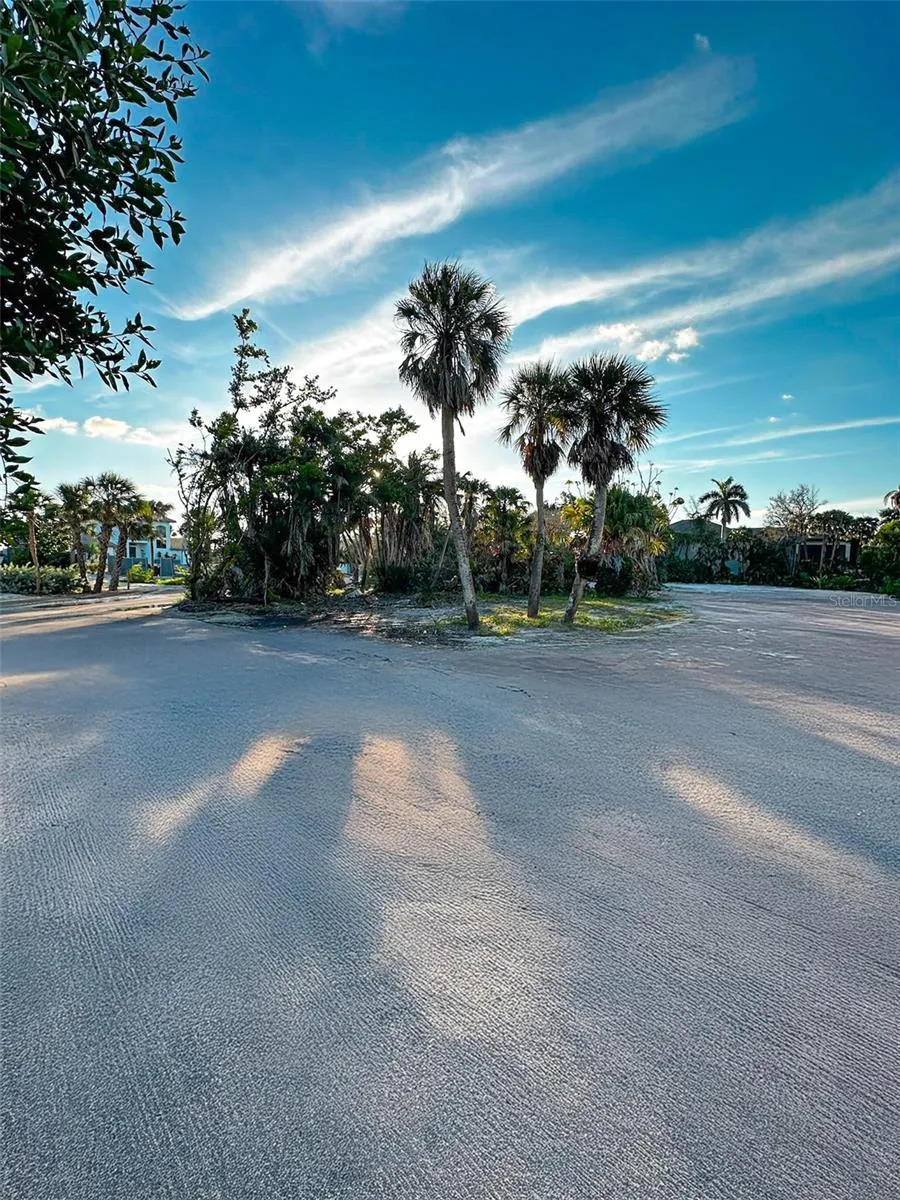 7825 SANDERLING ROAD Sarasota, FL 34242