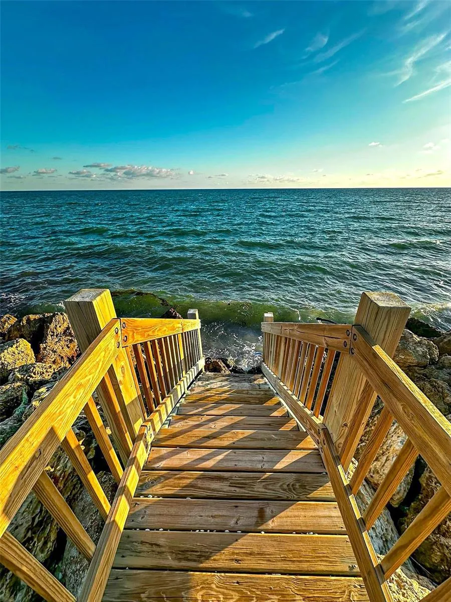 7825 SANDERLING ROAD Sarasota, FL 34242