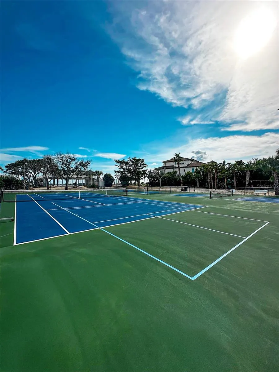 7825 SANDERLING ROAD Sarasota, FL 34242