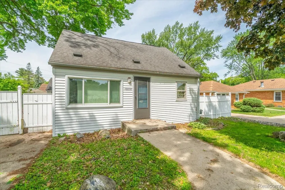 10090 Sterling Street Romulus City, MI 48174