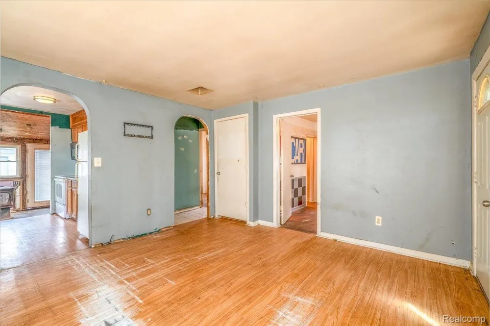 10090 Sterling Street Romulus City, MI 48174