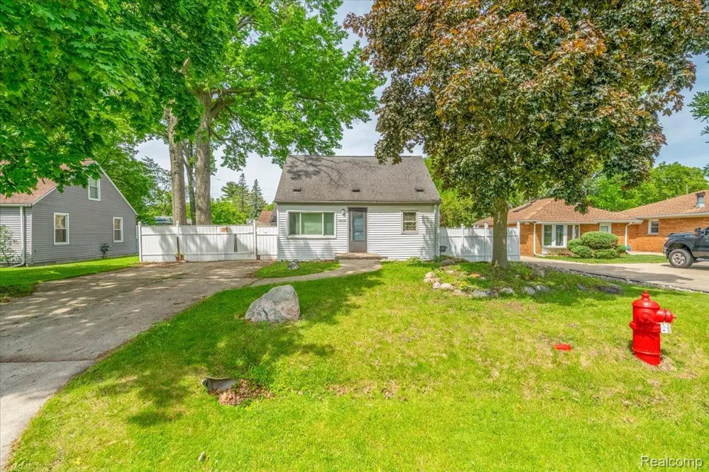 10090 Sterling Street Romulus City, MI 48174
