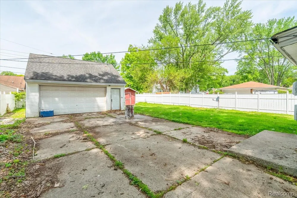 10090 Sterling Street Romulus City, MI 48174