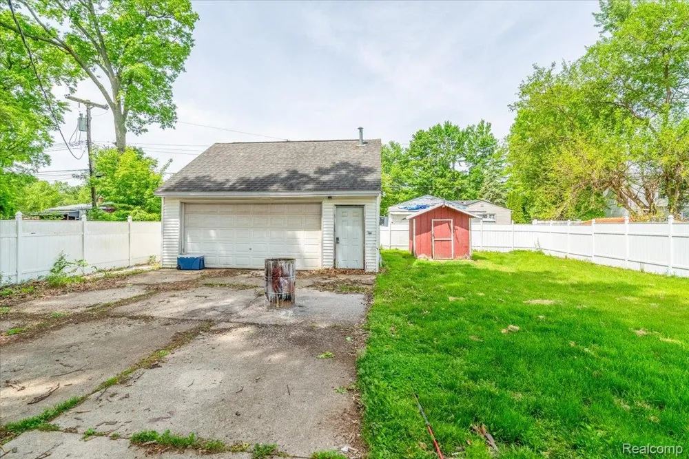 10090 Sterling Street Romulus City, MI 48174