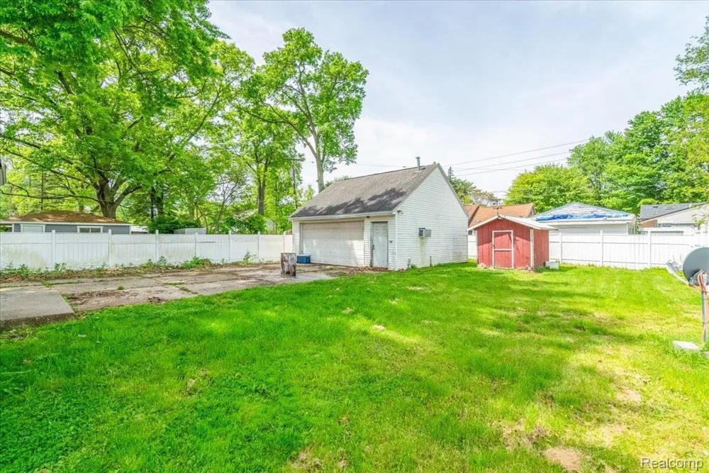 10090 Sterling Street Romulus City, MI 48174