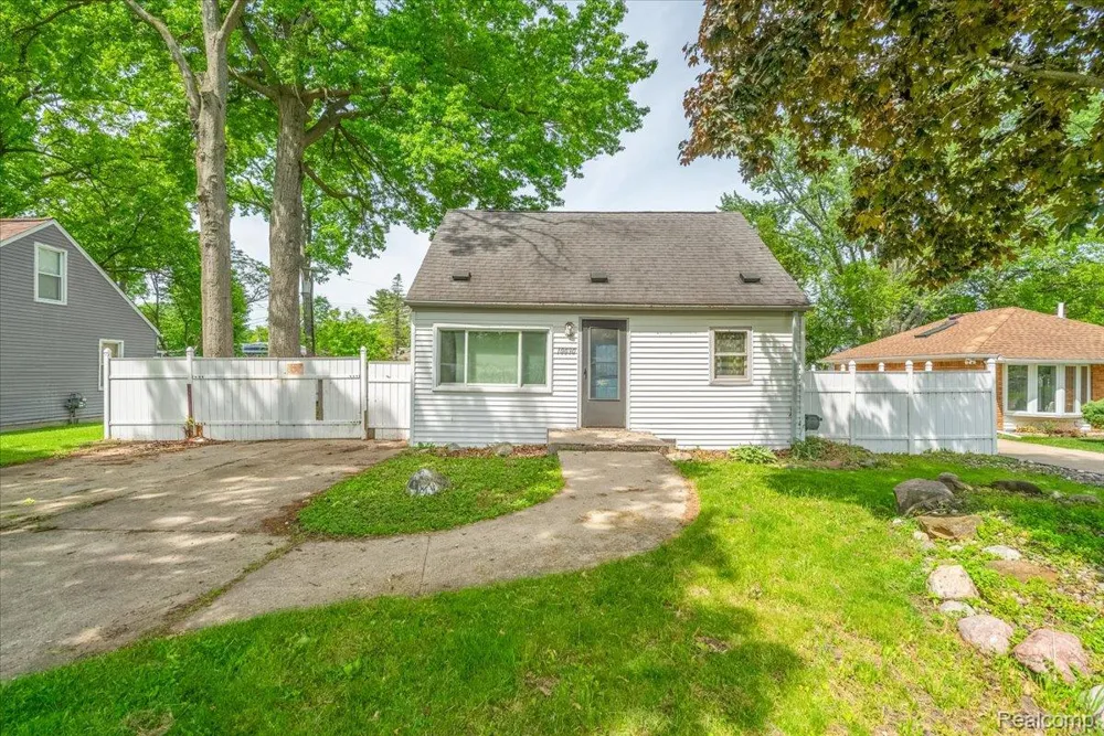 10090 Sterling Street Romulus City, MI 48174