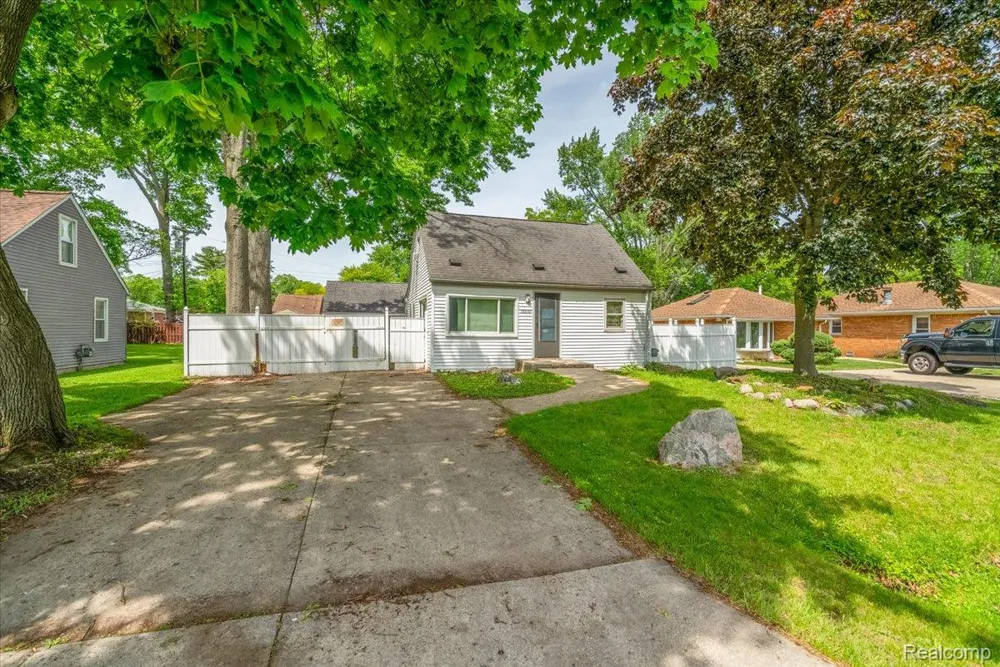10090 Sterling Street Romulus City, MI 48174
