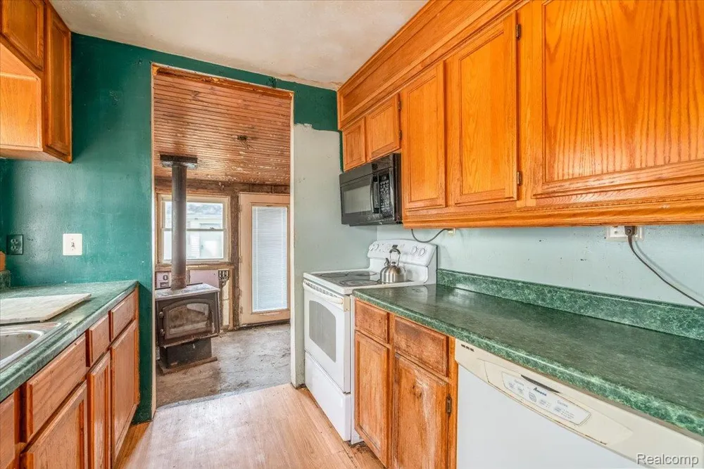 10090 Sterling Street Romulus City, MI 48174