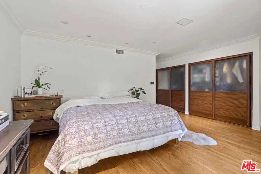 2695 La Cuesta Drive Los Angeles, CA 90046