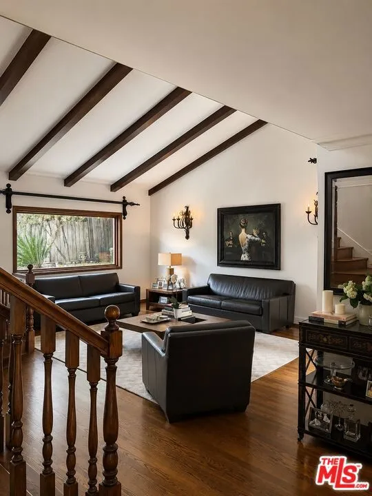 2695 La Cuesta Drive Los Angeles, CA 90046