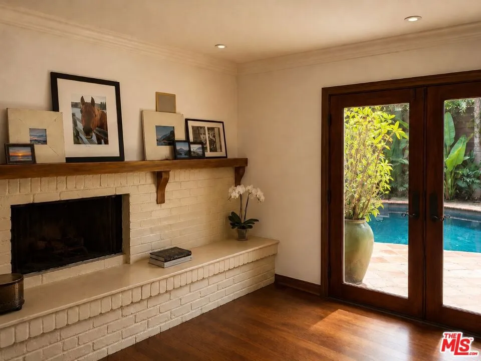 2695 La Cuesta Drive Los Angeles, CA 90046