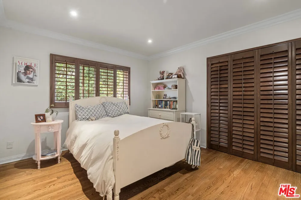 2695 La Cuesta Drive Los Angeles, CA 90046