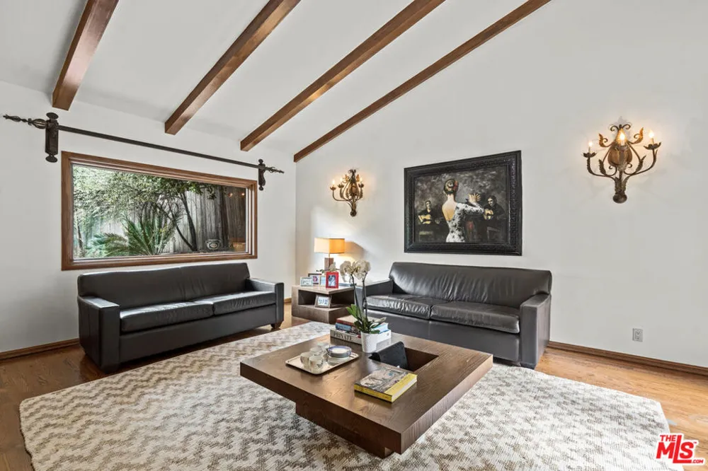 2695 La Cuesta Drive Los Angeles, CA 90046