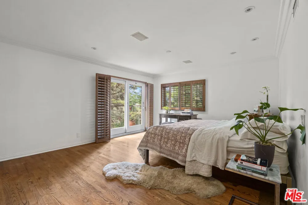 2695 La Cuesta Drive Los Angeles, CA 90046