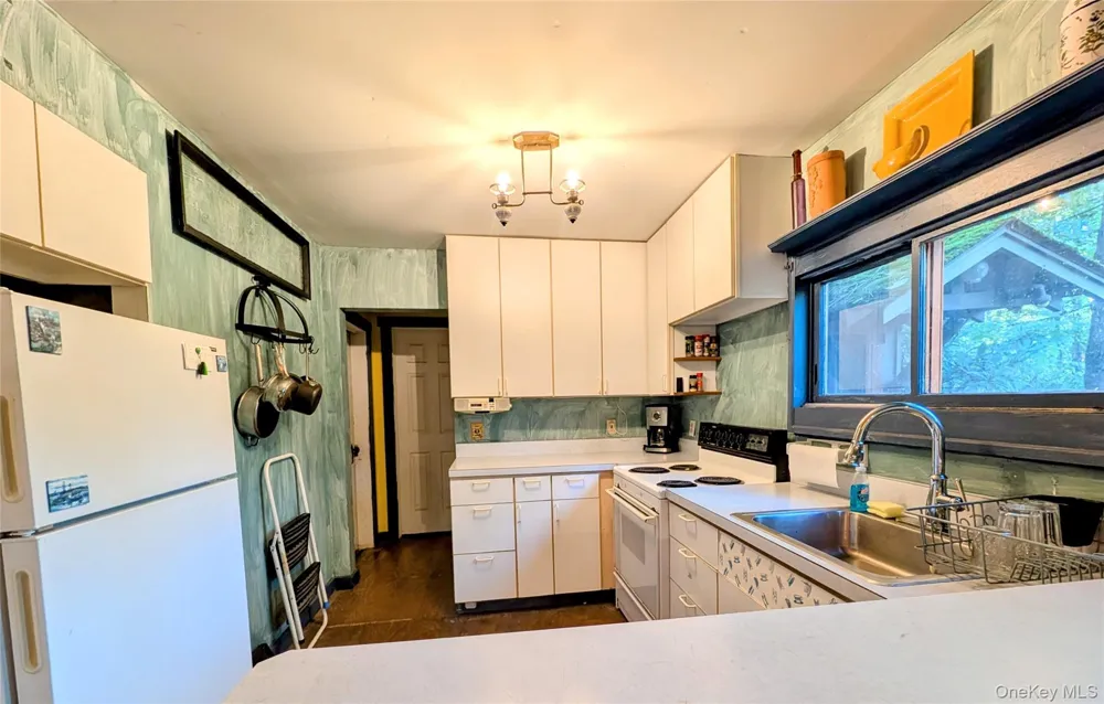 628 Lake Shore Drive Smallwood, NY 12778
