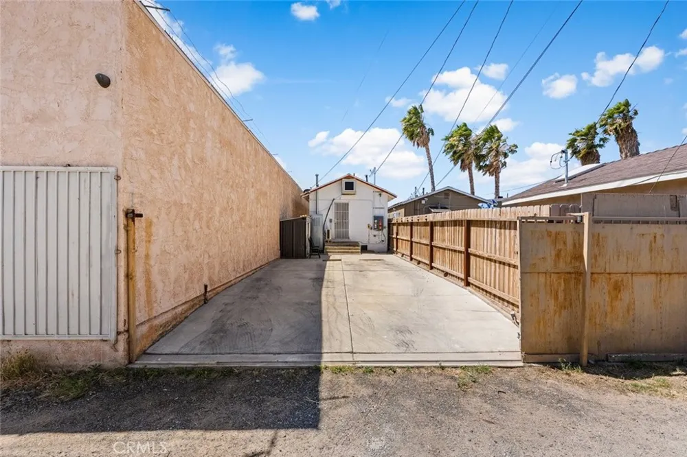 117 W Pillsbury Street Lancaster, CA 93534