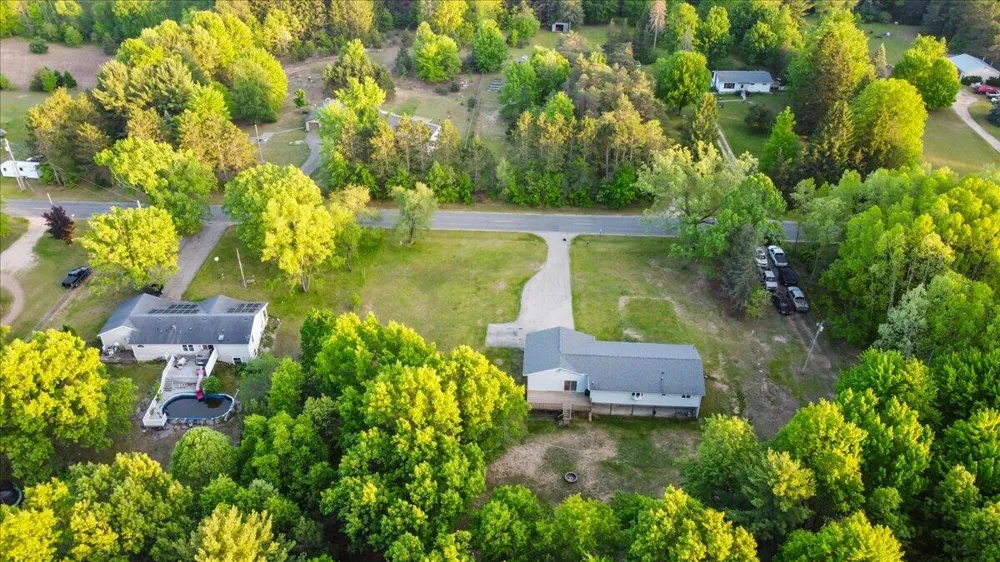 20200 W Lake Montcalm Road Howard City, MI 49329