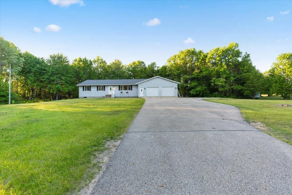 20200 W Lake Montcalm Road Howard City, MI 49329