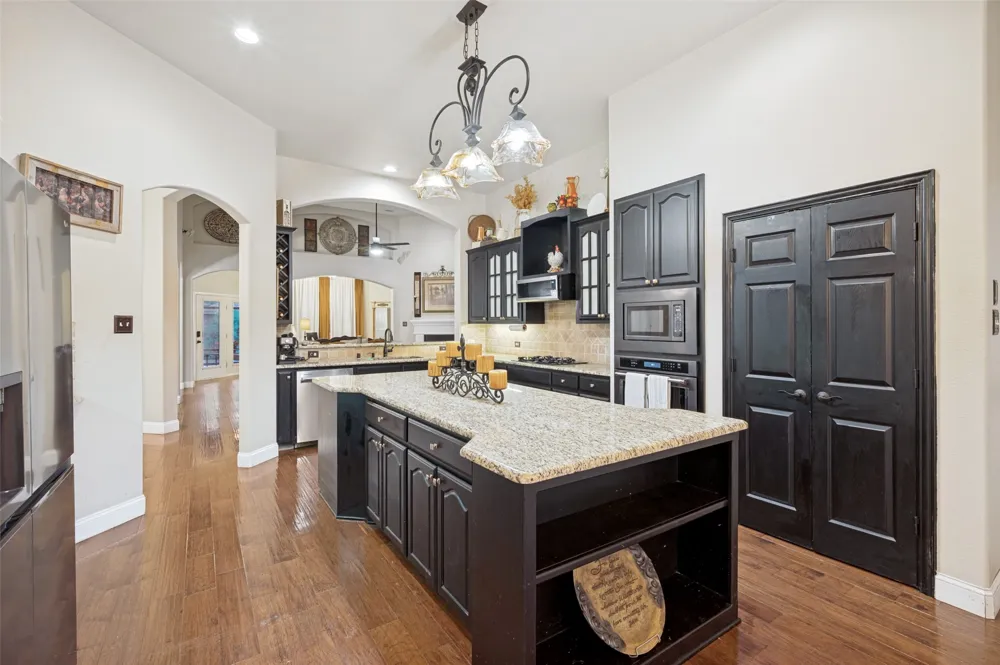730 Peninsula Bend Shady Shores, TX 76208