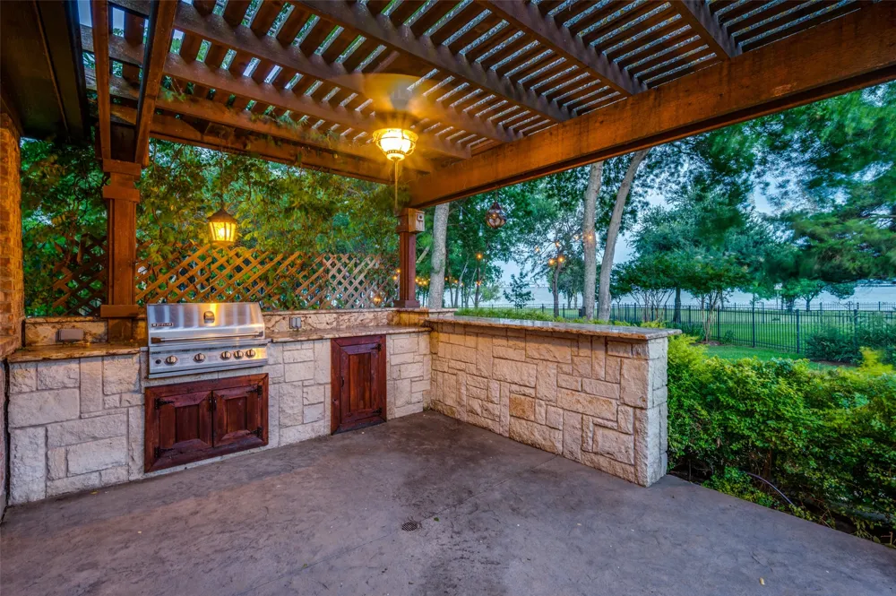 730 Peninsula Bend Shady Shores, TX 76208